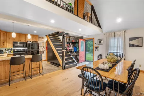 Entry Way - 191 Nine Mile Point Rd, Scriba, NY 13126 photo 4 of 4