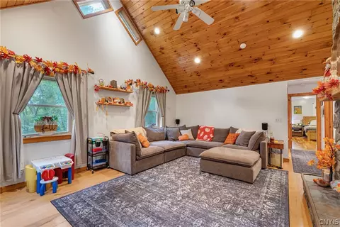 Living - 191 Nine Mile Point Rd, Scriba, NY 13126 photo 4 of 4
