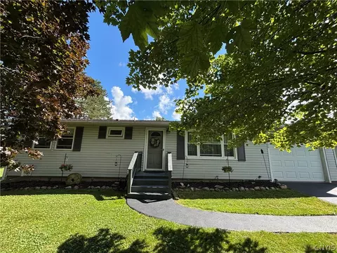 6990 N Division Street Rd, Throop, NY 13021