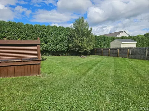 Exterior - 110 Cedarcrest Ln, Oneida, NY 13421 photo 5 of 11
