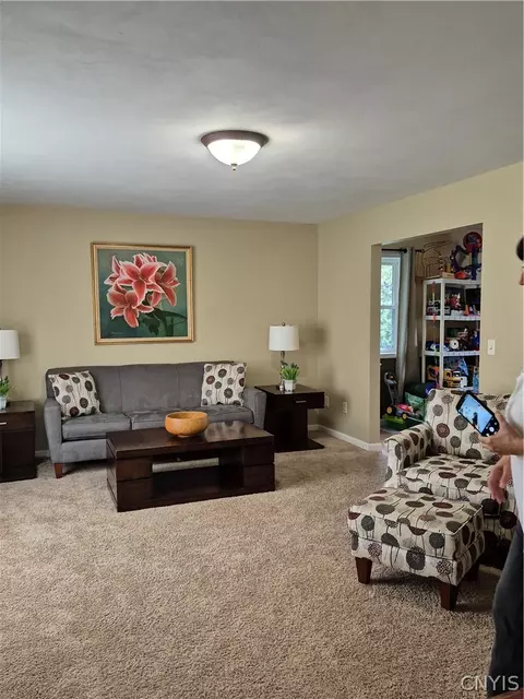 Living - 110 Cedarcrest Ln, Oneida, NY 13421 photo 8 of 8