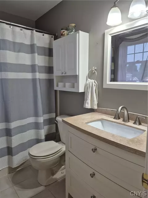 Bath - 110 Cedarcrest Ln, Oneida, NY 13421 photo 4 of 4