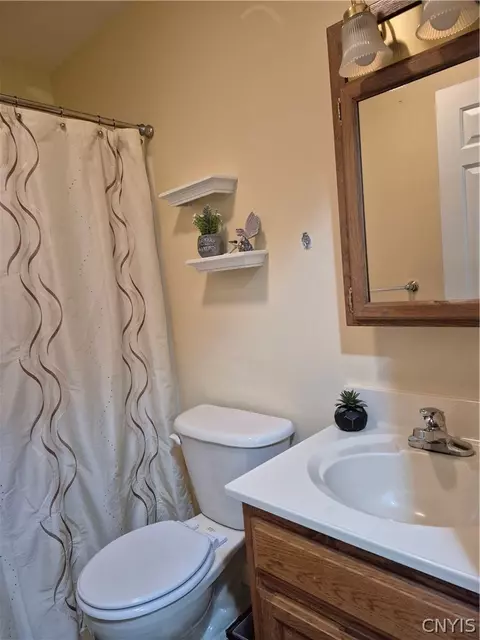 Bath - 110 Cedarcrest Ln, Oneida, NY 13421 photo 2 of 4
