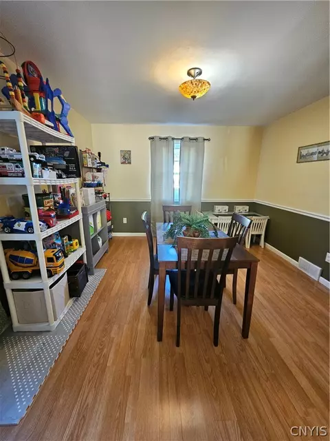 Dining - 110 Cedarcrest Ln, Oneida, NY 13421 photo 2 of 4