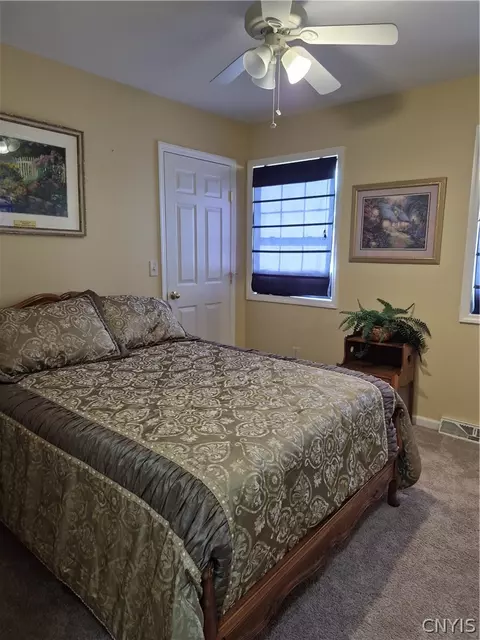 Bedroom - 110 Cedarcrest Ln, Oneida, NY 13421 photo 6 of 11