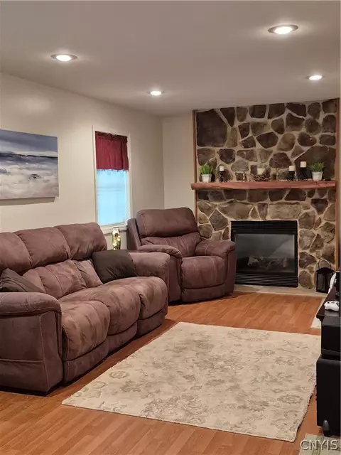 Living - 110 Cedarcrest Ln, Oneida, NY 13421 photo 1 of 8
