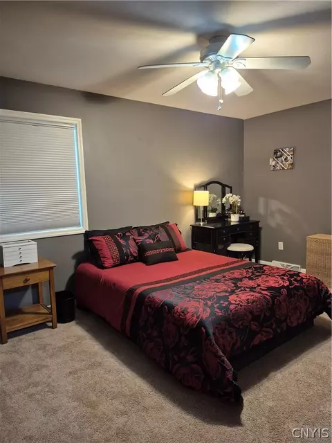 Bedroom - 110 Cedarcrest Ln, Oneida, NY 13421 photo 10 of 11