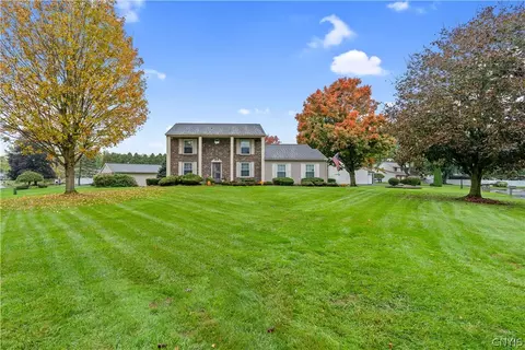 6081 Meadow Dr, Cicero, NY 13039