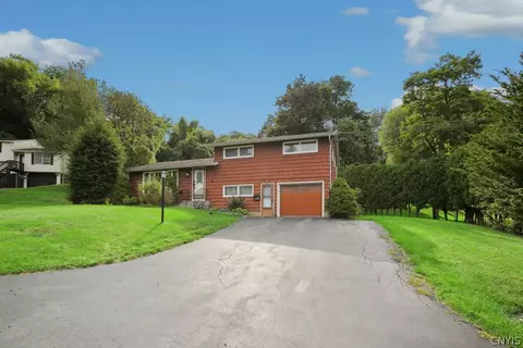 100 Oakridge Cir, Geddes, NY 13209