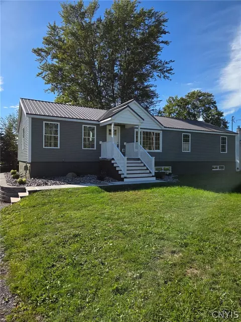 8727 Whiting Rd, Cicero, NY 13039