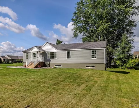 8727 Whiting Rd, Cicero, NY 13039