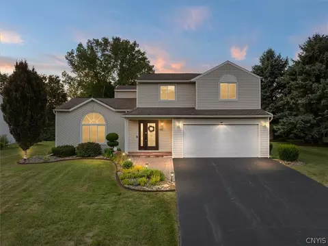 414 Mallard Dr, Camillus, NY 13031