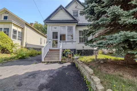 218 Wadsworth St, Syracuse, NY 13203