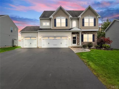 10 Naylor Cir, Van Buren, NY 13027