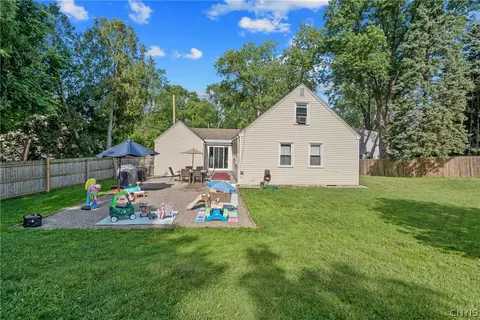 Exterior - 5 Brandon Cir, East Syracuse, NY 13057 photo 7 of 10