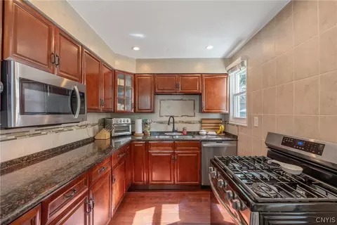 Kitchen - 5 Brandon Cir, East Syracuse, NY 13057 photo 5 of 5