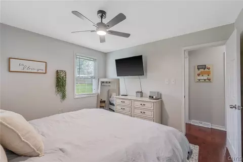 Bedroom - 5 Brandon Cir, East Syracuse, NY 13057 photo 3 of 6