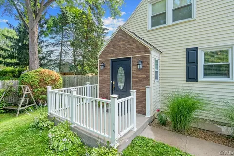 Exterior - 5 Brandon Cir, East Syracuse, NY 13057 photo 4 of 10