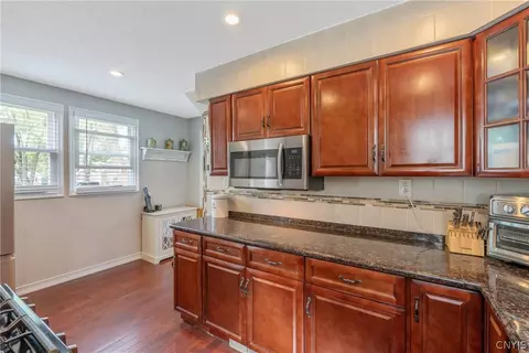 Kitchen - 5 Brandon Cir, East Syracuse, NY 13057 photo 3 of 5