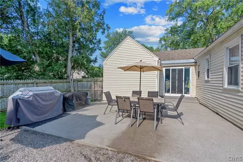 Exterior - 5 Brandon Cir, East Syracuse, NY 13057 photo 9 of 10