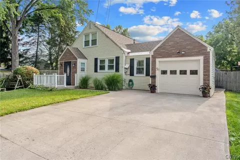 Exterior - 5 Brandon Cir, East Syracuse, NY 13057 photo 2 of 10