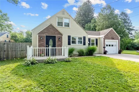 Exterior - 5 Brandon Cir, East Syracuse, NY 13057 photo 3 of 10