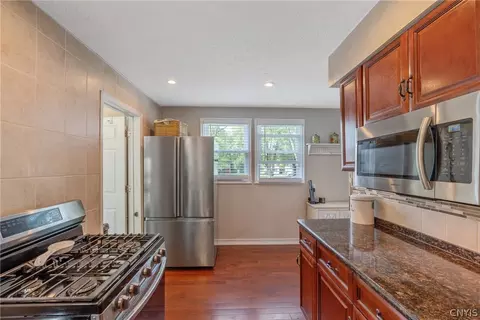 Kitchen - 5 Brandon Cir, East Syracuse, NY 13057 photo 4 of 5