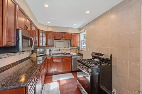 Kitchen - 5 Brandon Cir, East Syracuse, NY 13057 photo 1 of 5