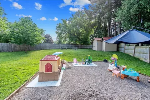 Exterior - 5 Brandon Cir, East Syracuse, NY 13057 photo 6 of 10
