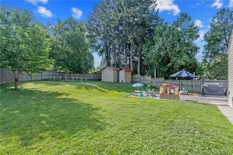 Exterior - 5 Brandon Cir, East Syracuse, NY 13057 photo 10 of 10