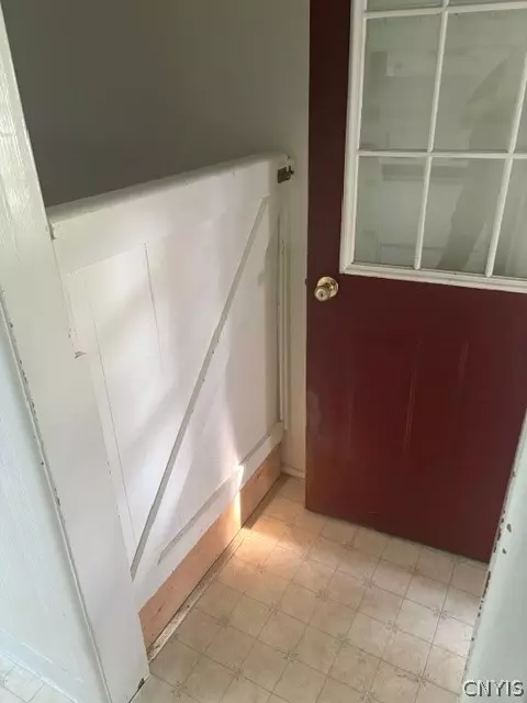 Entry Way - 314 Summit Ave, Oneida, NY 13421 photo 3 of 6
