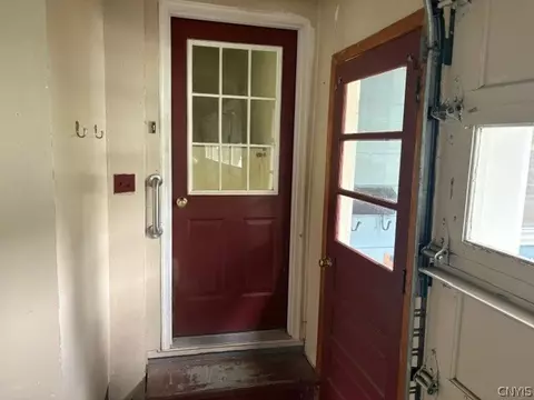 Entry Way - 314 Summit Ave, Oneida, NY 13421 photo 4 of 6