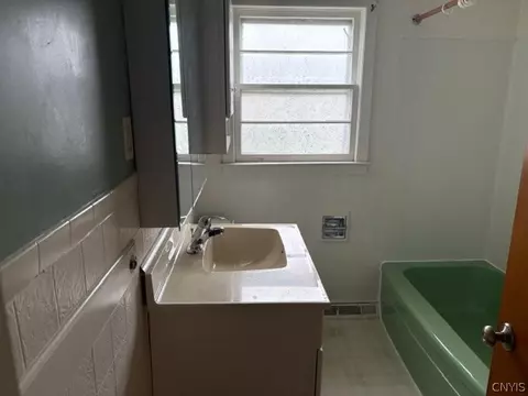 Bath - 314 Summit Ave, Oneida, NY 13421 photo 1 of 1