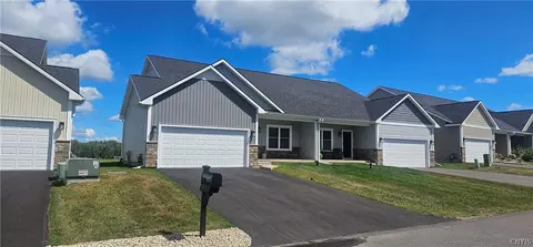 8076 Forest Ridge Ln, Lysander, NY 13027