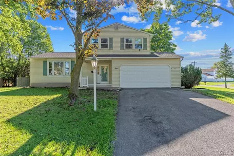 5001 Driftwood Dr, Salina, NY 13088
