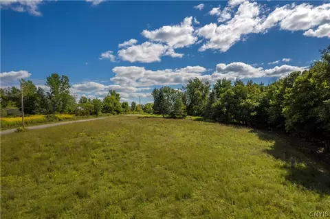002 Moore Rd, Stockbridge, NY 13409