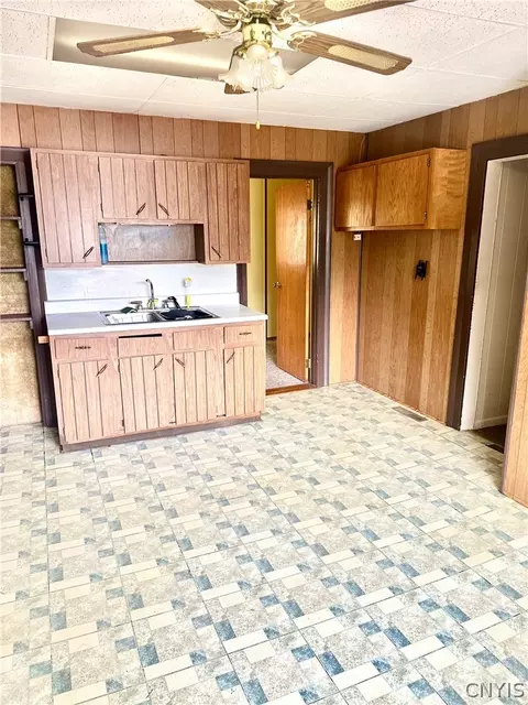 Kitchen - 328 Eastern Ave, Herkimer, NY 13350 photo 4 of 6