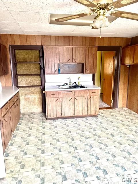 Kitchen - 328 Eastern Ave, Herkimer, NY 13350 photo 5 of 6