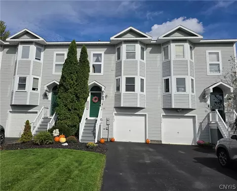 8252 Boatwatch Dr, Baldwinsville, NY 13027