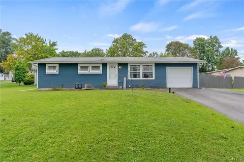 204 Greentree Dr, East Syracuse, NY 13057