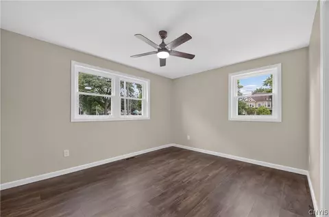 Bedroom - 101 E Oakley Dr, Syracuse, NY 13205 photo 2 of 6