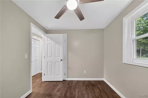 Bedroom - 101 E Oakley Dr, Syracuse, NY 13205 photo 6 of 6