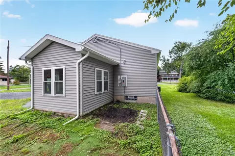 Exterior - 101 E Oakley Dr, Syracuse, NY 13205 photo 2 of 4