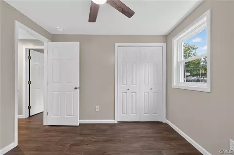 Bedroom - 101 E Oakley Dr, Syracuse, NY 13205 photo 4 of 6