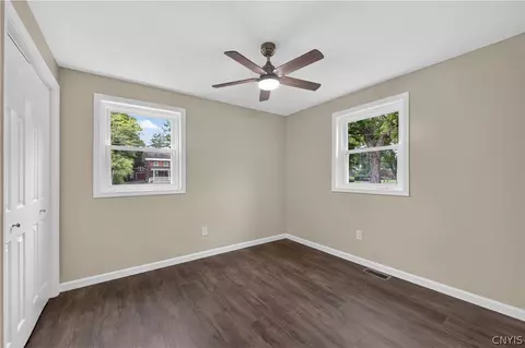 Bedroom - 101 E Oakley Dr, Syracuse, NY 13205 photo 3 of 6