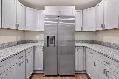 Kitchen - 101 E Oakley Dr, Syracuse, NY 13205 photo 3 of 4