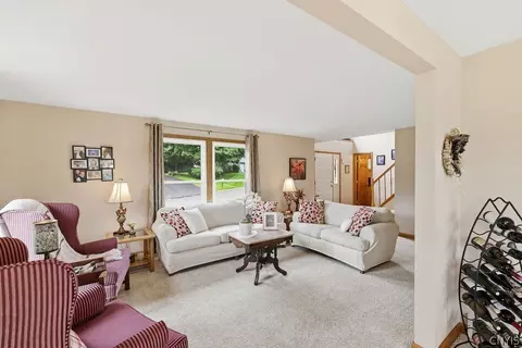 Living - 5372 Barrows Pointe, Camillus, NY 13031 photo 6 of 10