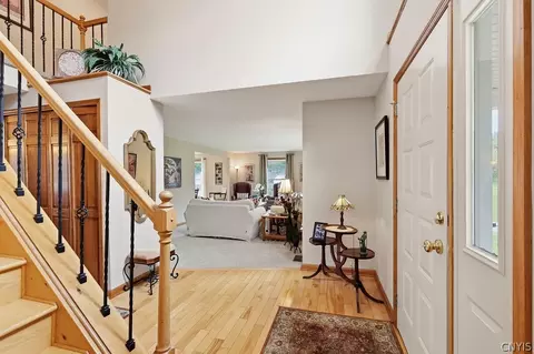 Entry Way - 5372 Barrows Pointe, Camillus, NY 13031 photo 2 of 7