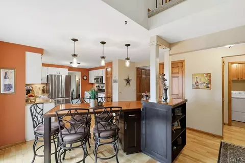 Kitchen - 5372 Barrows Pointe, Camillus, NY 13031 photo 7 of 8
