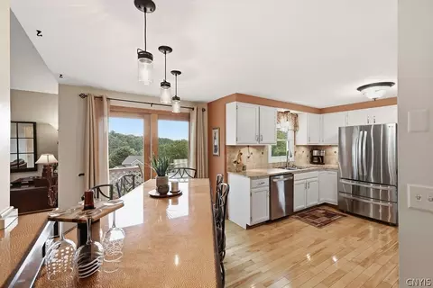 Kitchen - 5372 Barrows Pointe, Camillus, NY 13031 photo 3 of 8